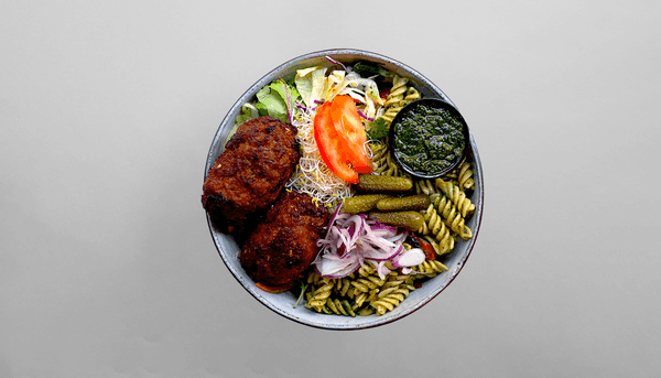 2 Frikadeller m/pastasalat