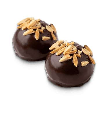 Hjemmelavet romkugle dyppet i mørk belgisk callebaut chokolade