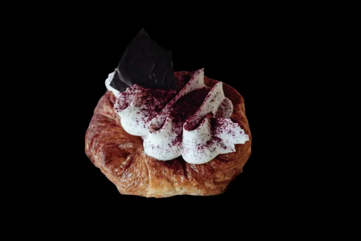 Fastelavnsbolle m. solbær & mascarpone