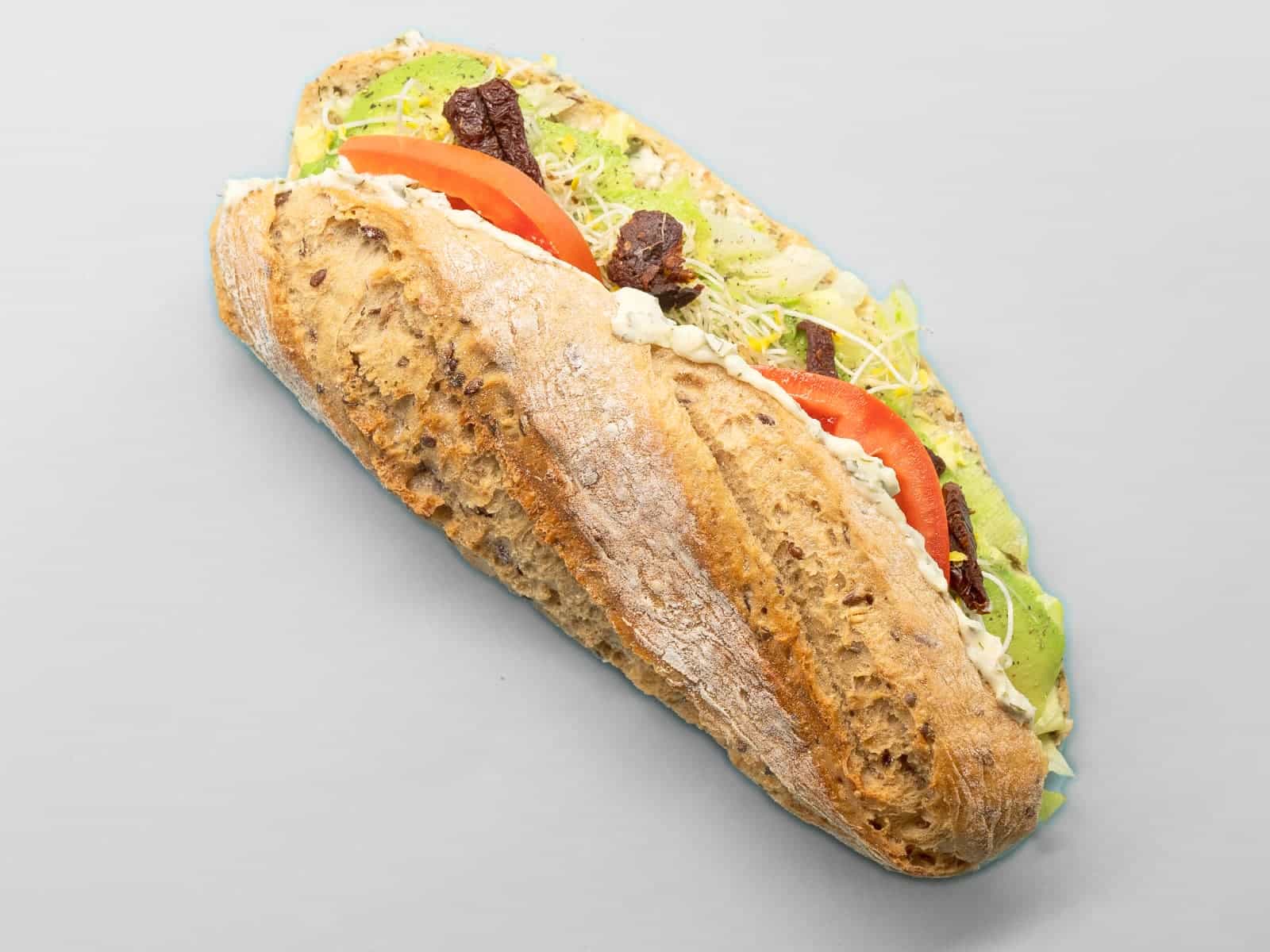 Avocado m/soltørrede tomater og lime (V)