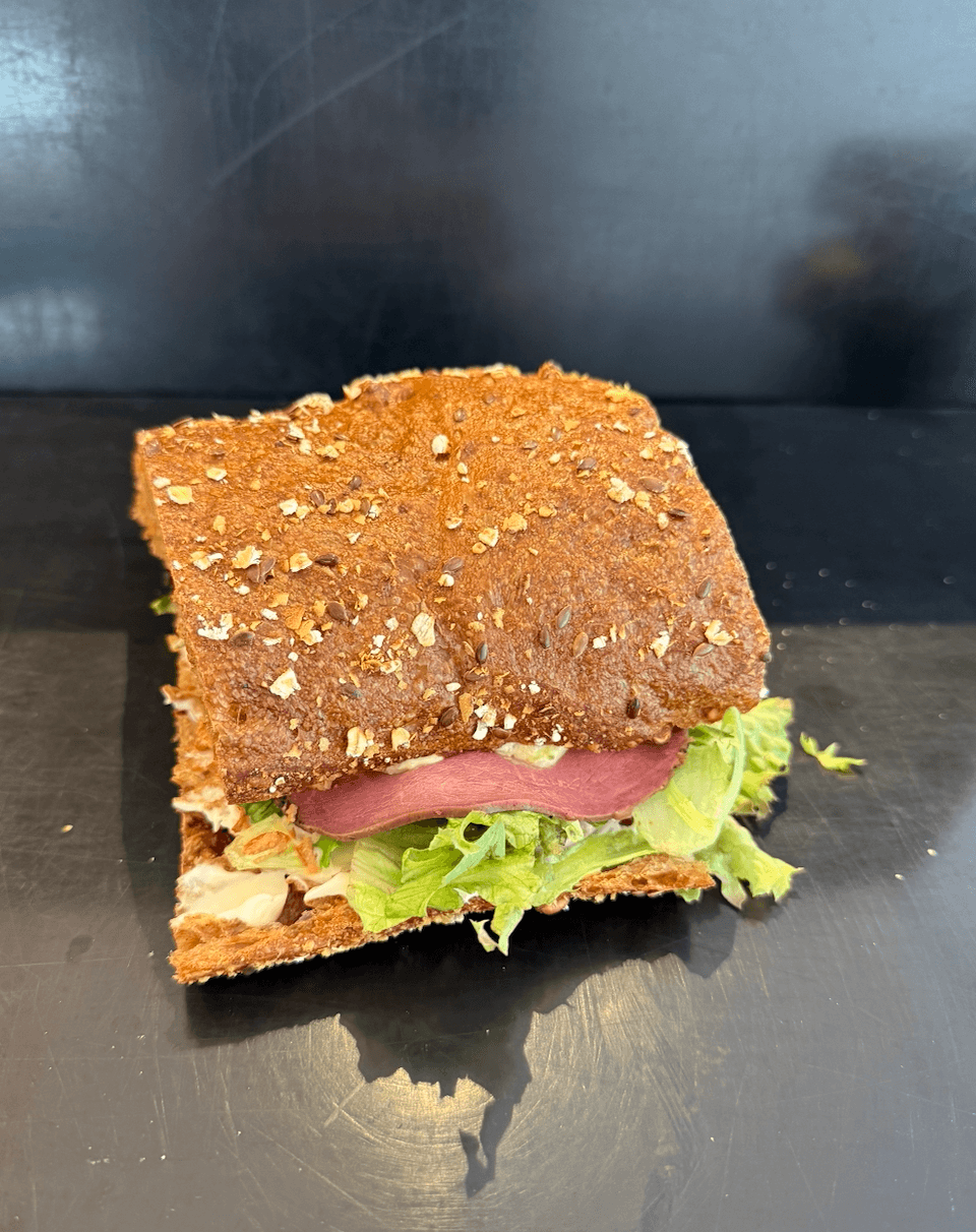 Roastbeef m. remoulade & ristede løg