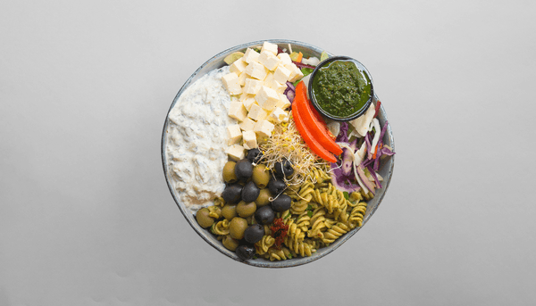 Lille Græsk salat m/tzatziki, oliven og salat-ost i tern