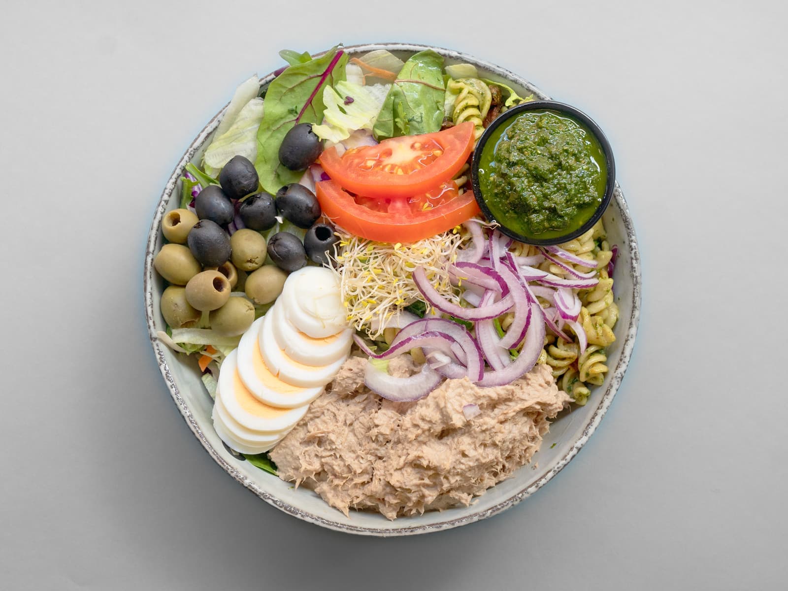 Tunsalat m/oliven og æg